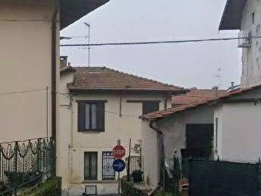 Immagine 13 di Appartamento in vendita  in Viale Bioso  a Vergiate