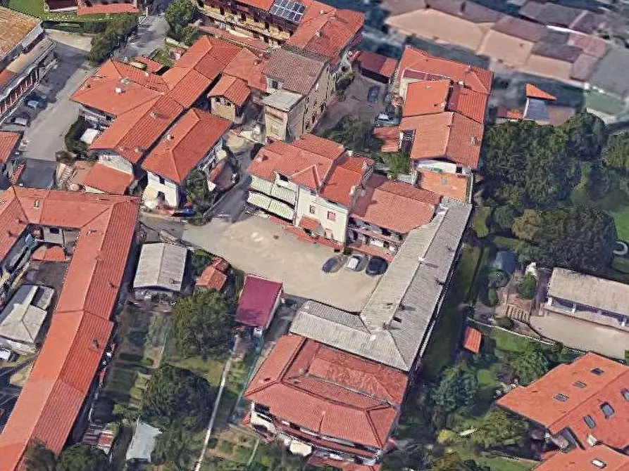 Immagine 14 di Appartamento in vendita  in Viale Bioso  a Vergiate