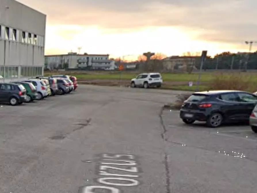 Immagine 2 di Magazzino in vendita  in Via Porzus a Udine