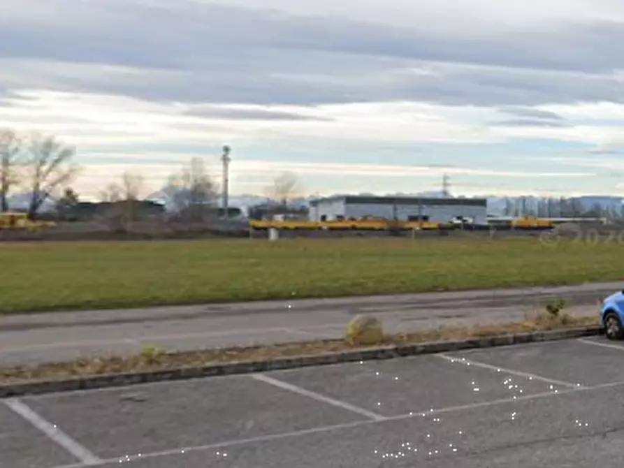 Immagine 3 di Magazzino in vendita  in Via Porzus a Udine