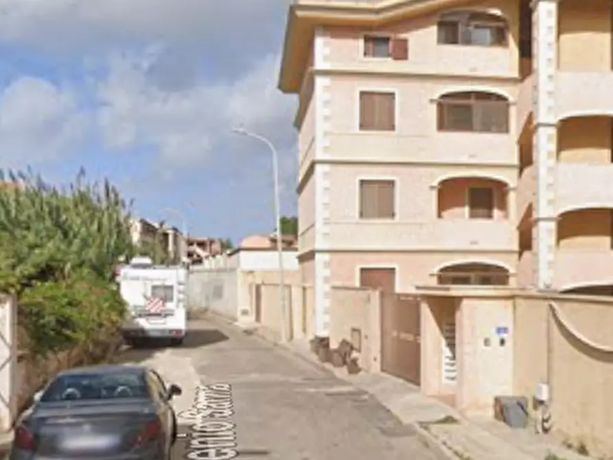 Immagine 2 di Posto auto in vendita  in Via Eugenio Sanna a Oristano