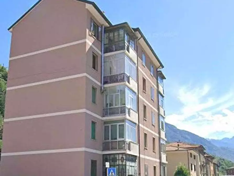 Immagine 7 di Appartamento in vendita  in Via Roma a Cedegolo