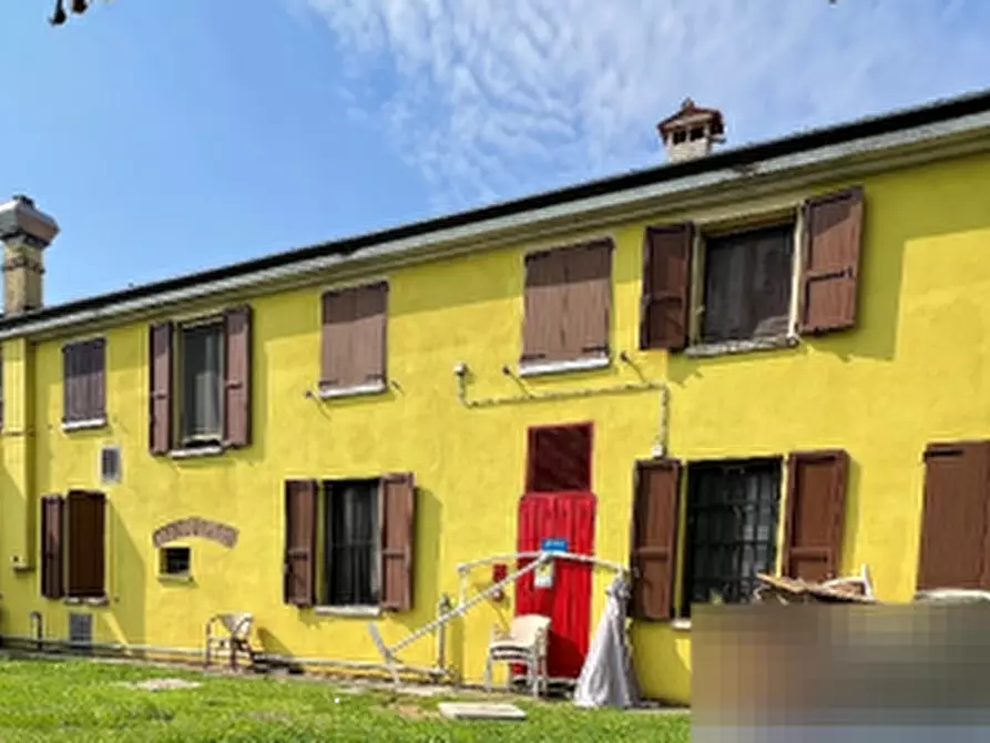 Immagine 2 di Porzione di casa in vendita  in Strada Ostigliese a Mantova