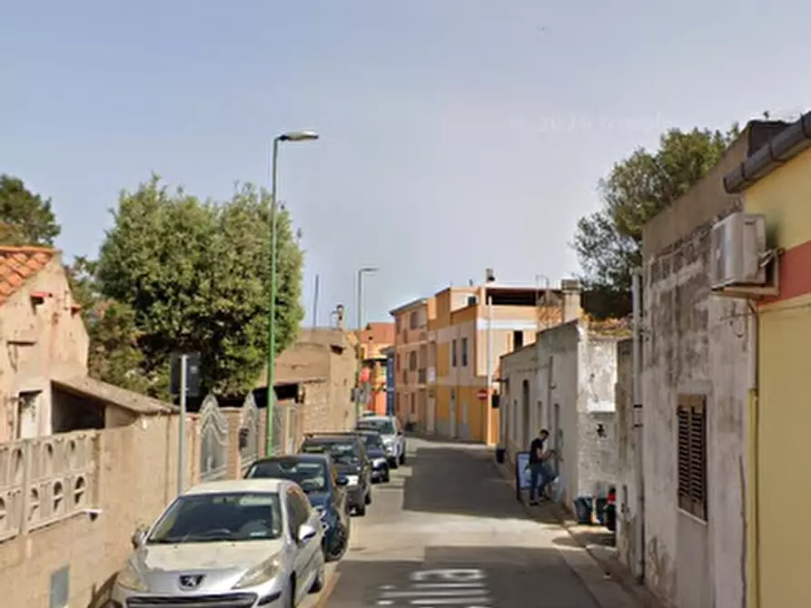 Immagine 3 di Negozio in vendita  in Via Sicilia a Capoterra