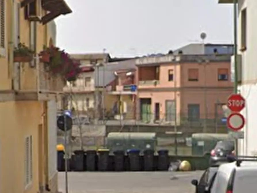 Immagine 4 di Negozio in vendita  in Via Sicilia a Capoterra