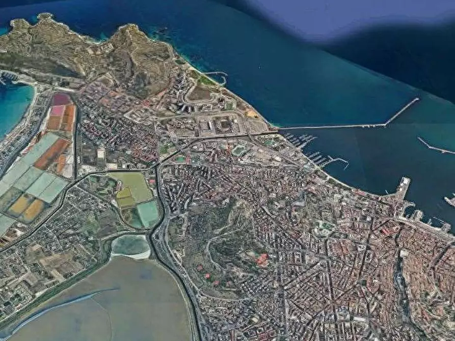 Immagine 11 di Appartamento in vendita  in Viale Armando Diaz a Cagliari