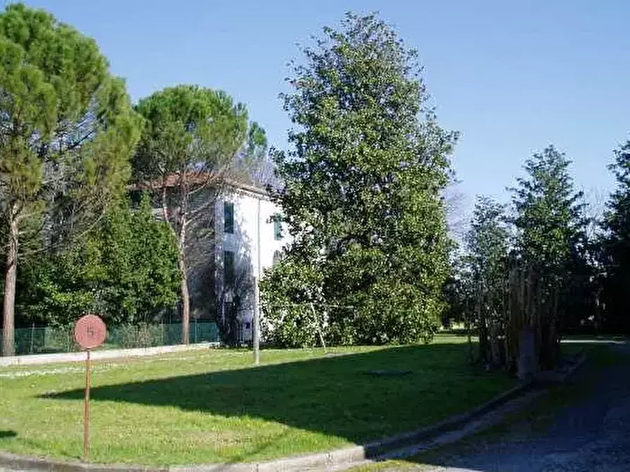 Immagine 1 di Magazzino in vendita  in Via Chiesuola a Russi