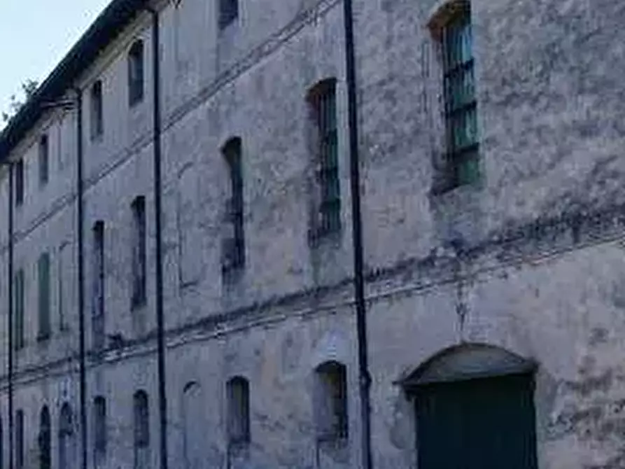 Immagine 2 di Magazzino in vendita  in Via Chiesuola a Russi