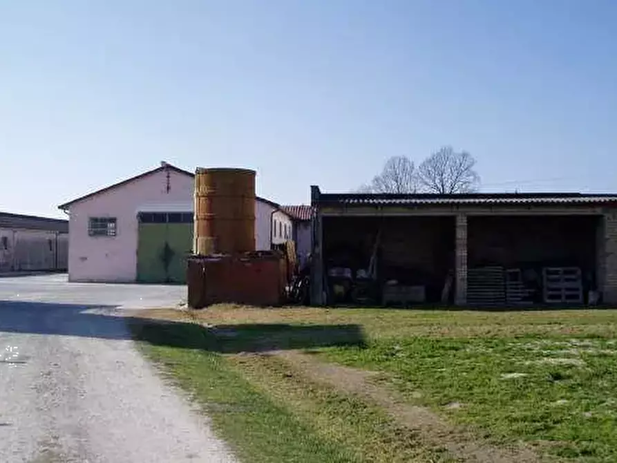 Immagine 4 di Magazzino in vendita  in Via Chiesuola a Russi