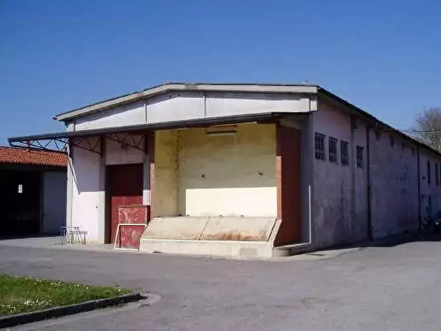 Immagine 5 di Magazzino in vendita  in Via Chiesuola a Russi