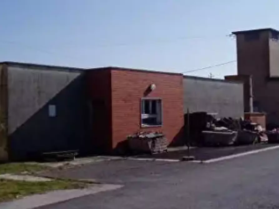 Immagine 6 di Magazzino in vendita  in Via Chiesuola a Russi