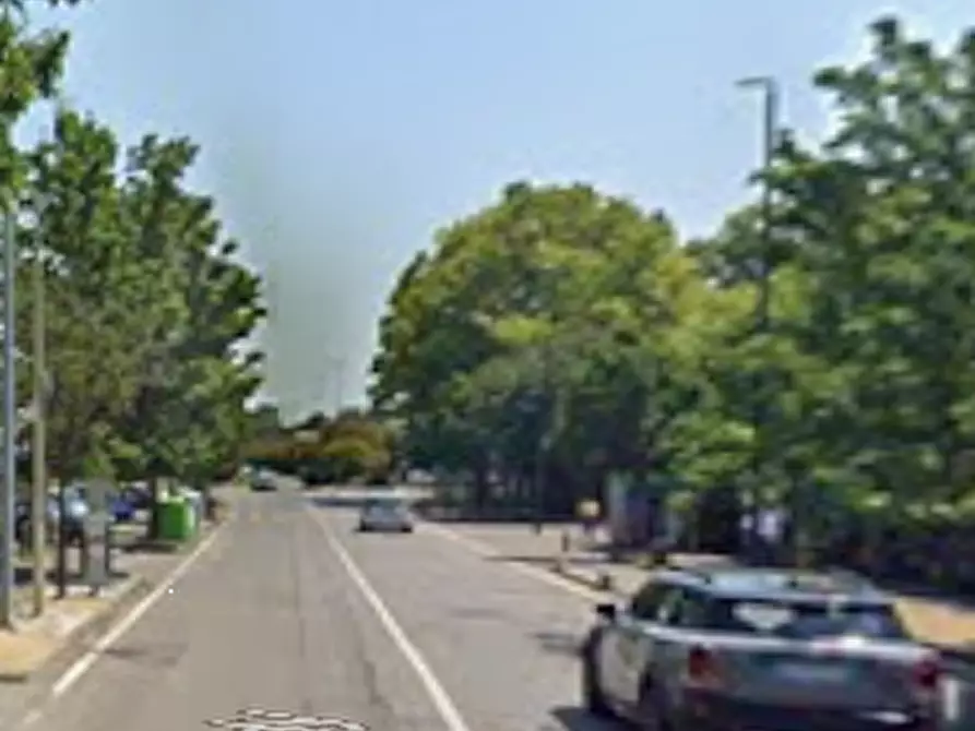 Immagine 2 di Negozio in vendita  in Via J.F. Kennedy a Reggio Nell'emilia