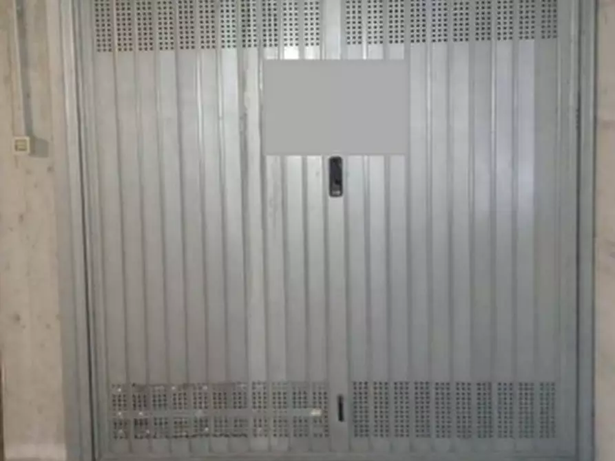 Immagine 8 di Garage in vendita  in Via Asiago  a Milano