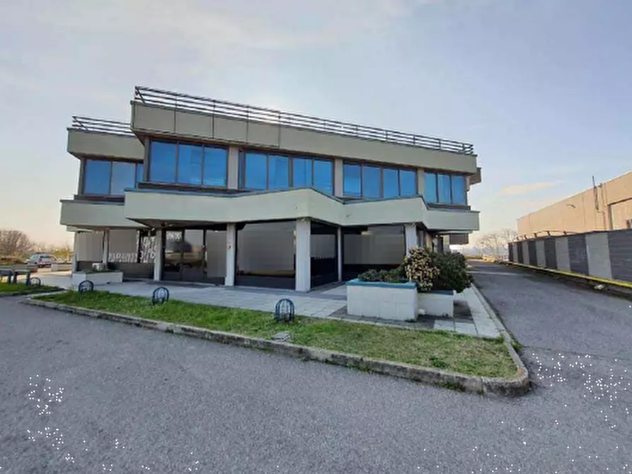 Immagine 2 di Negozio in vendita  in Via Dalmine  a Curno