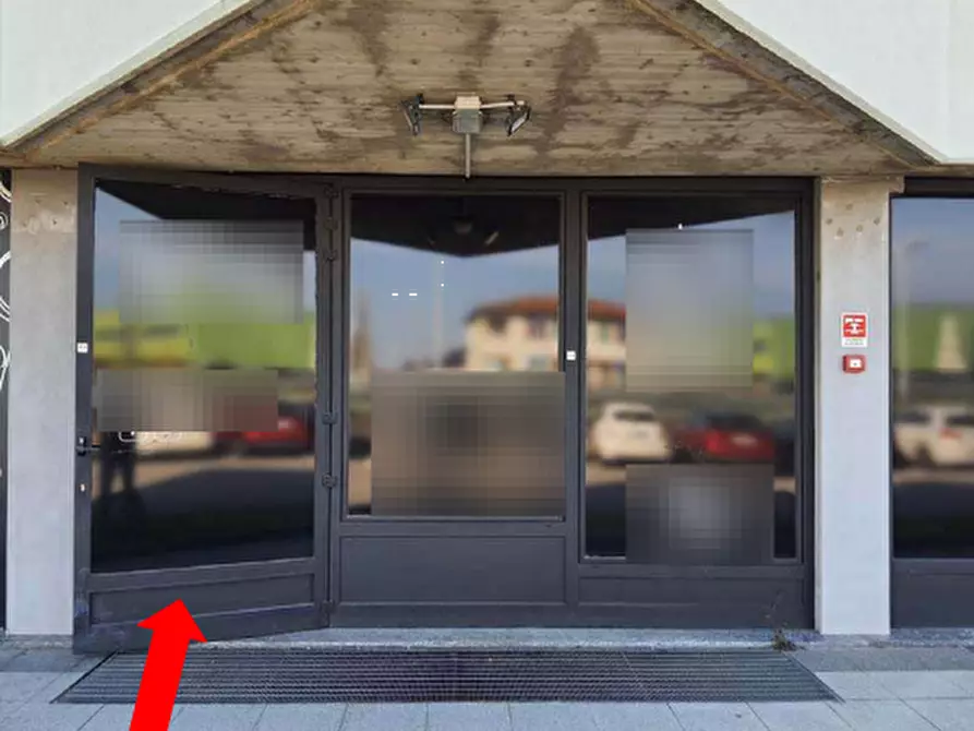 Immagine 5 di Negozio in vendita  in Via Dalmine  a Curno