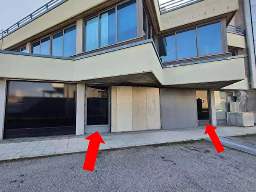 Immagine 6 di Negozio in vendita  in Via Dalmine  a Curno