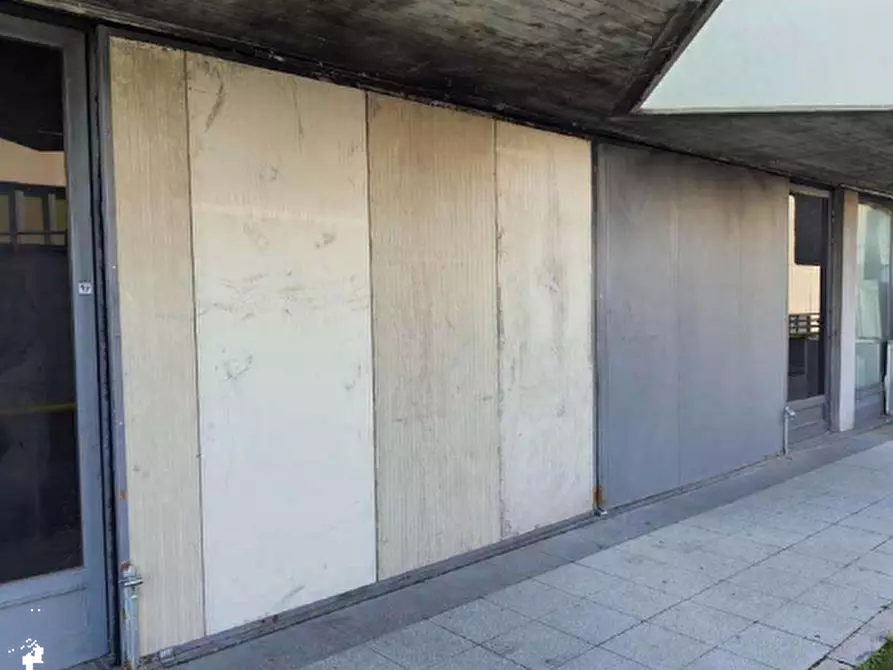Immagine 9 di Negozio in vendita  in Via Dalmine  a Curno