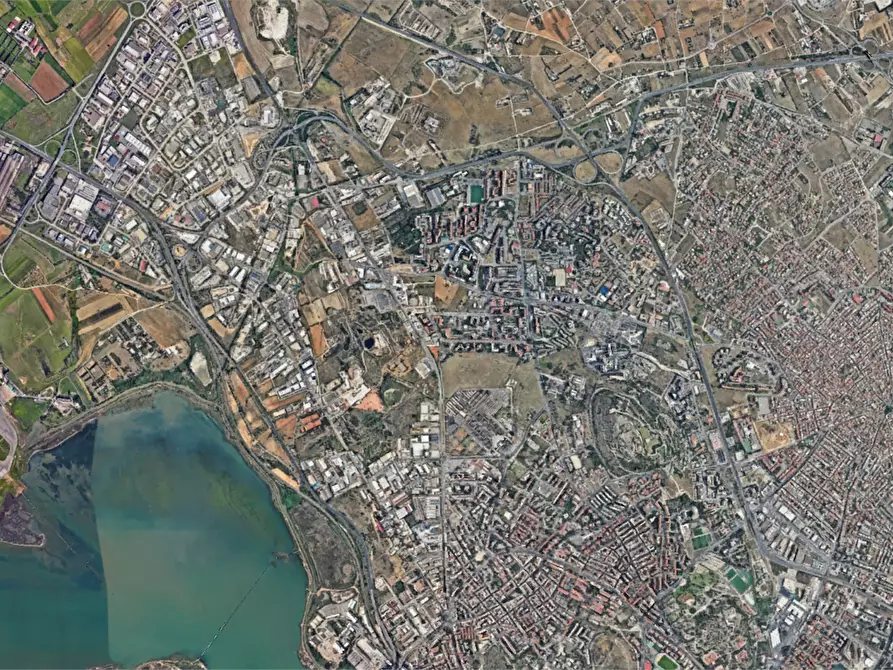 Immagine 1 di Magazzino in vendita  in Viale Monastir a Cagliari