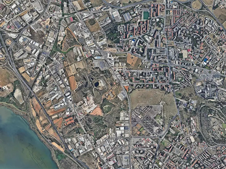 Immagine 2 di Magazzino in vendita  in Viale Monastir a Cagliari