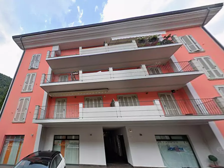 Immagine 2 di Negozio in vendita  in Via Pietro Beretta a Gardone Val Trompia