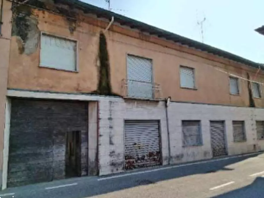 Immagine 1 di Stabile in vendita  in  Piazza Gramsci  a Vergiate