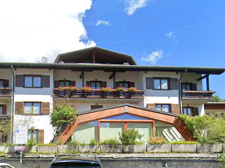 Immagine 1 di Hotel in vendita  in Via Silvio Pellico a Castione Della Presolana
