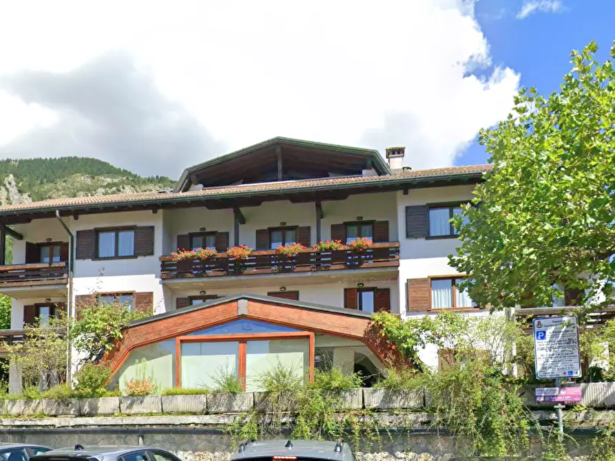 Immagine 6 di Hotel in vendita  in Via Silvio Pellico a Castione Della Presolana