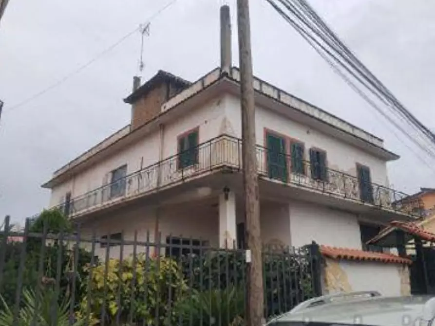 Immagine 1 di Appartamento in vendita  in Via Polverigi a Roma