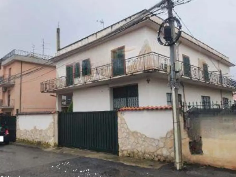 Immagine 2 di Appartamento in vendita  in Via Polverigi a Roma