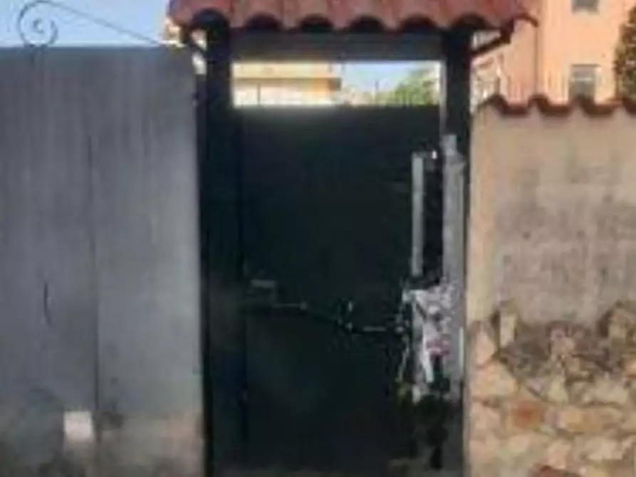 Immagine 3 di Appartamento in vendita  in Via Polverigi a Roma