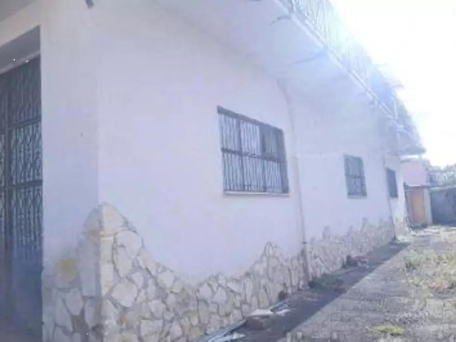 Immagine 4 di Appartamento in vendita  in Via Polverigi a Roma
