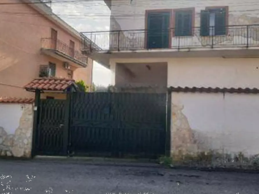 Immagine 5 di Appartamento in vendita  in Via Polverigi a Roma