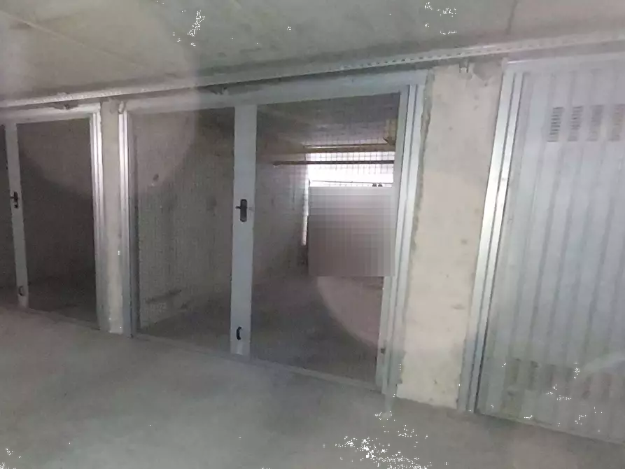 Immagine 1 di Garage in vendita  in Via Milano a Cassano D'adda