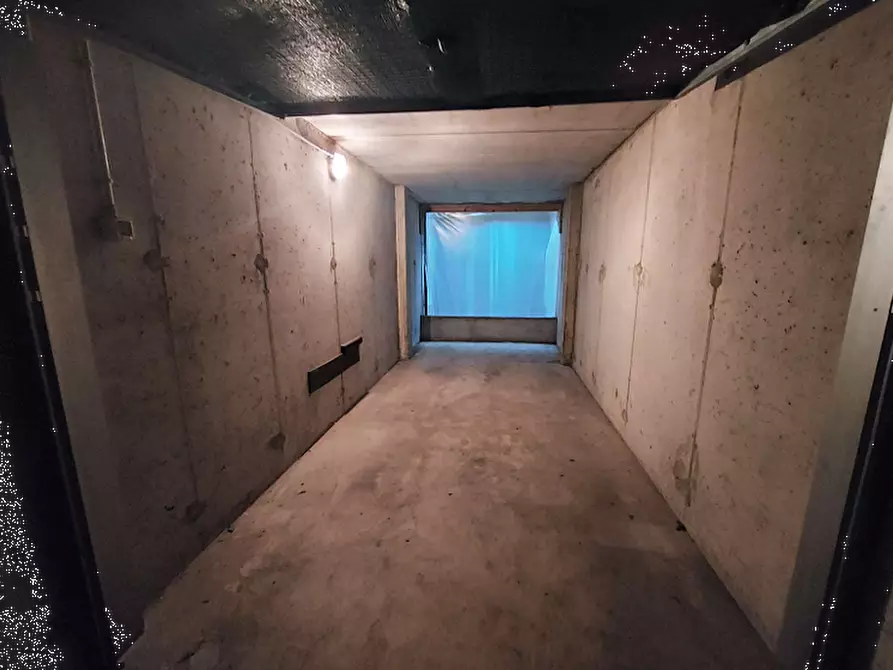 Immagine 1 di Garage in vendita  in Via Milano a Cassano D'adda