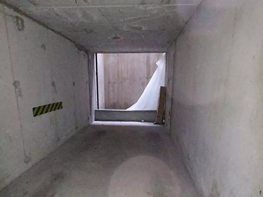 Immagine 1 di Garage in vendita  in Via Milano a Cassano D'adda