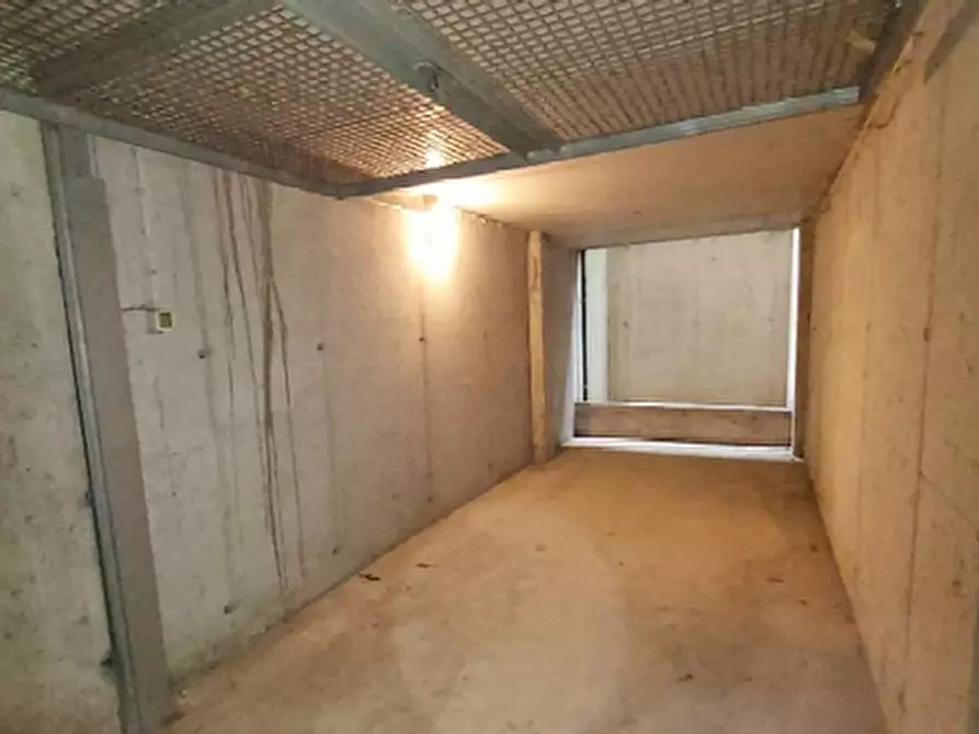 Immagine 1 di Garage in vendita  in Via Milano a Cassano D'adda