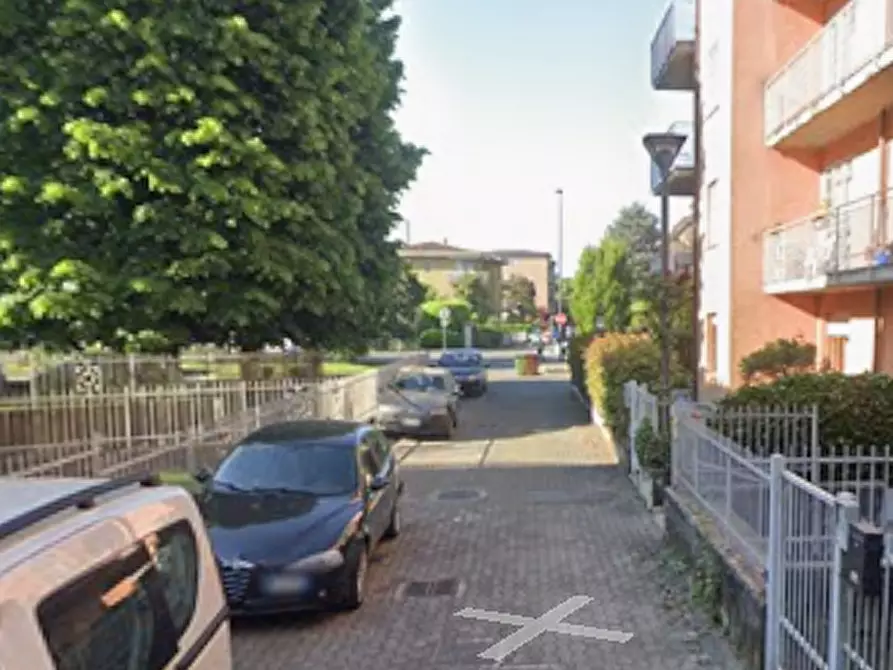 Immagine 3 di Garage in vendita  in Via Milano a Cassano D'adda