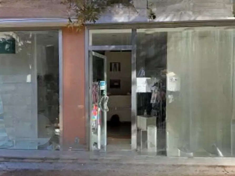 Immagine 2 di Negozio in vendita  in Viale Gramsci a Carbonia