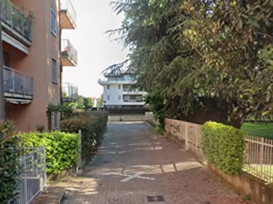 Immagine 4 di Garage in vendita  in Via Milano a Cassano D'adda
