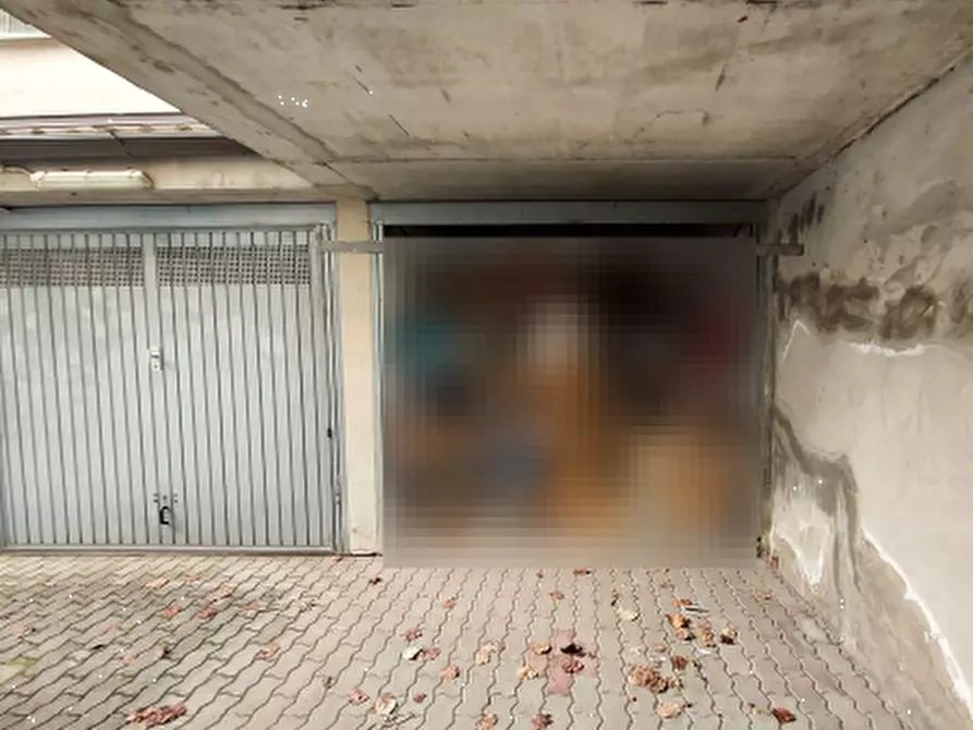 Immagine 1 di Garage in vendita  in Via Quintino di Vona a Cassano D'adda