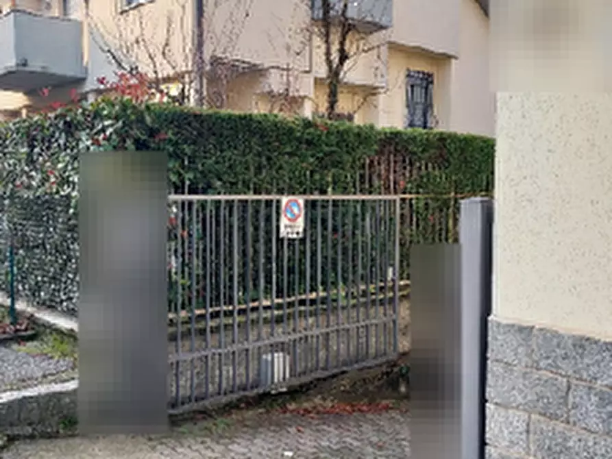 Immagine 3 di Garage in vendita  in Via Quintino di Vona a Cassano D'adda