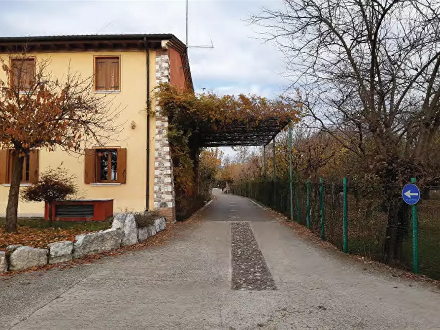 Immagine 2 di Negozio in vendita  in Via Postioma Dei Prai a Castelfranco Veneto