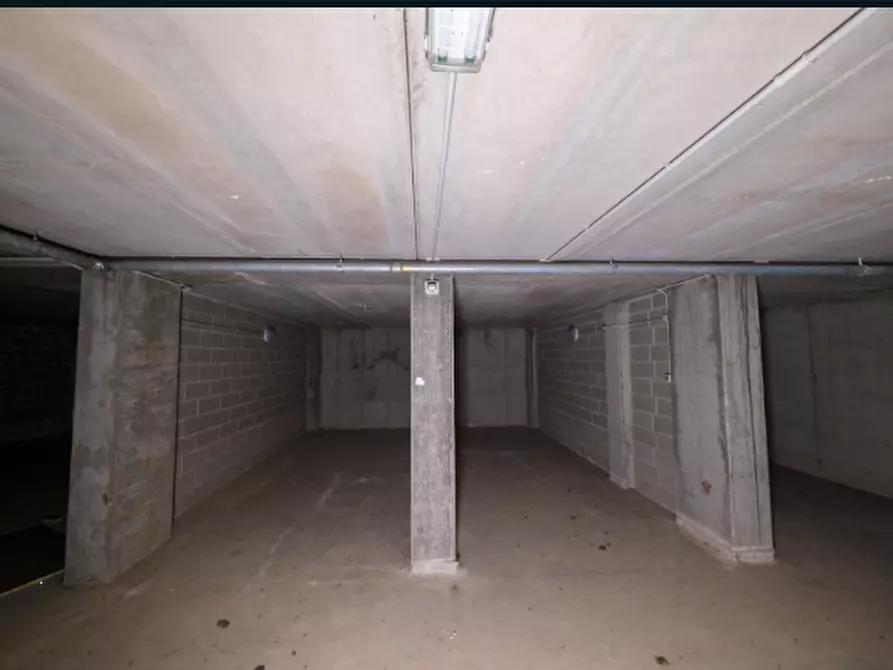 Immagine 7 di Garage in vendita  in Via Dante Alighieri a Arluno