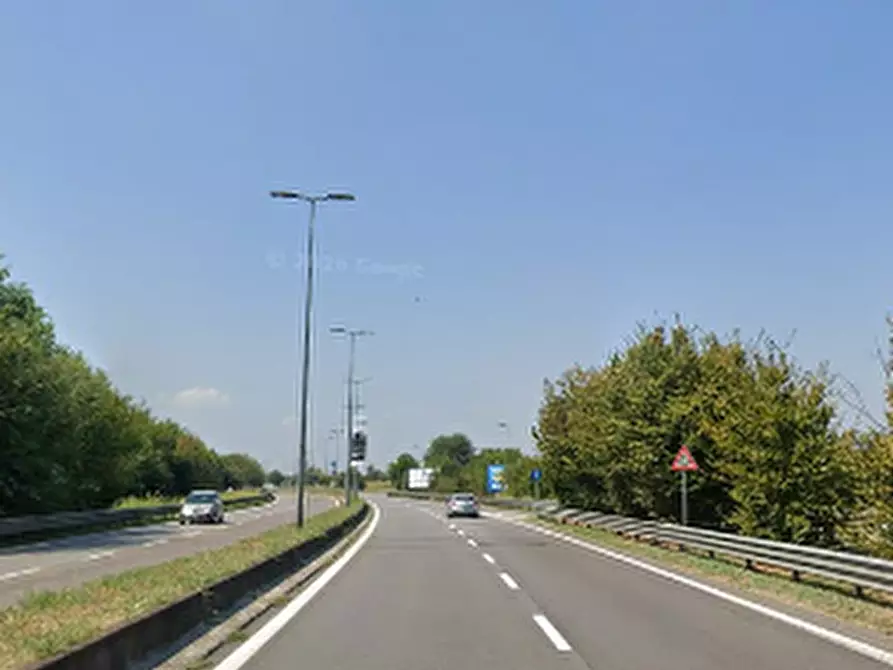 Immagine 11 di Negozio in vendita  in Via Cusago a Milano