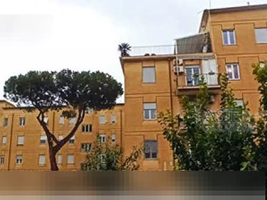 Immagine 2 di Appartamento in vendita  in Viale Vasco de Gama  a Roma