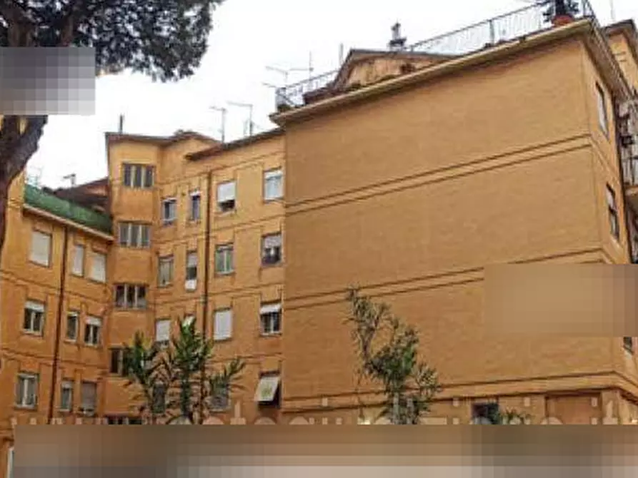 Immagine 3 di Appartamento in vendita  in Viale Vasco de Gama  a Roma