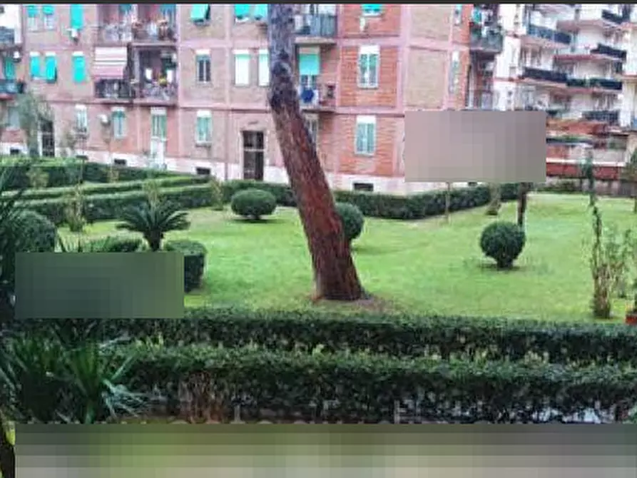Immagine 4 di Appartamento in vendita  in Viale Vasco de Gama  a Roma