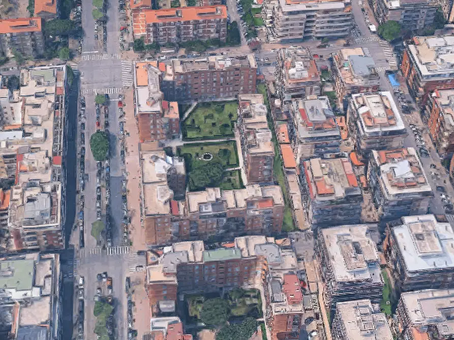 Immagine 12 di Appartamento in vendita  in Viale Vasco de Gama  a Roma