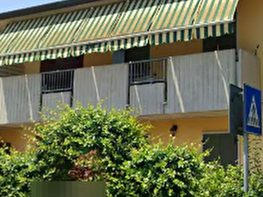 Immagine 19 di Appartamento in vendita  in Via Risorgimento a Castelnuovo Del Garda