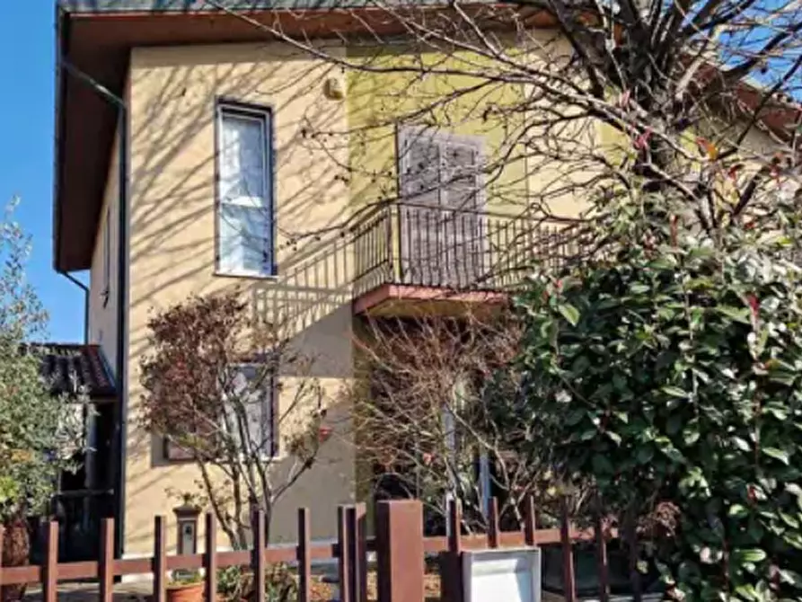 Immagine 1 di Casa bifamiliare in vendita  in Via A. Mantegna a Inveruno